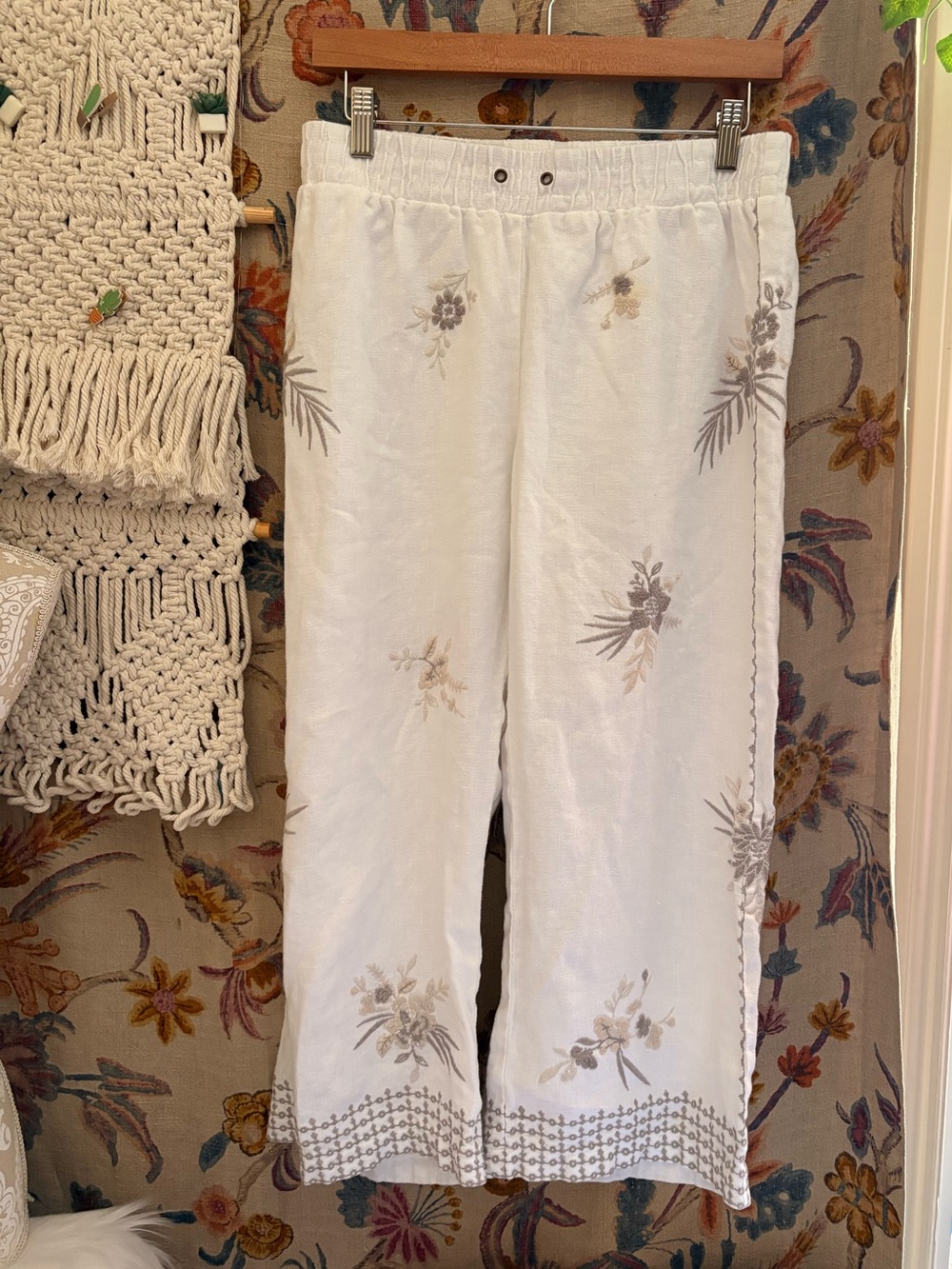 Johnny Was White Linen-Blend Embroidered Floral Capris